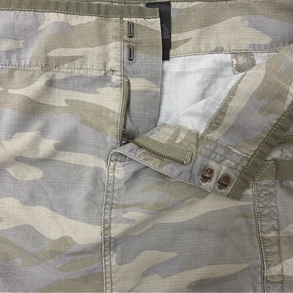 DKNY Camo Cargo skirt Womens size 14 - Picture 4 of 7
